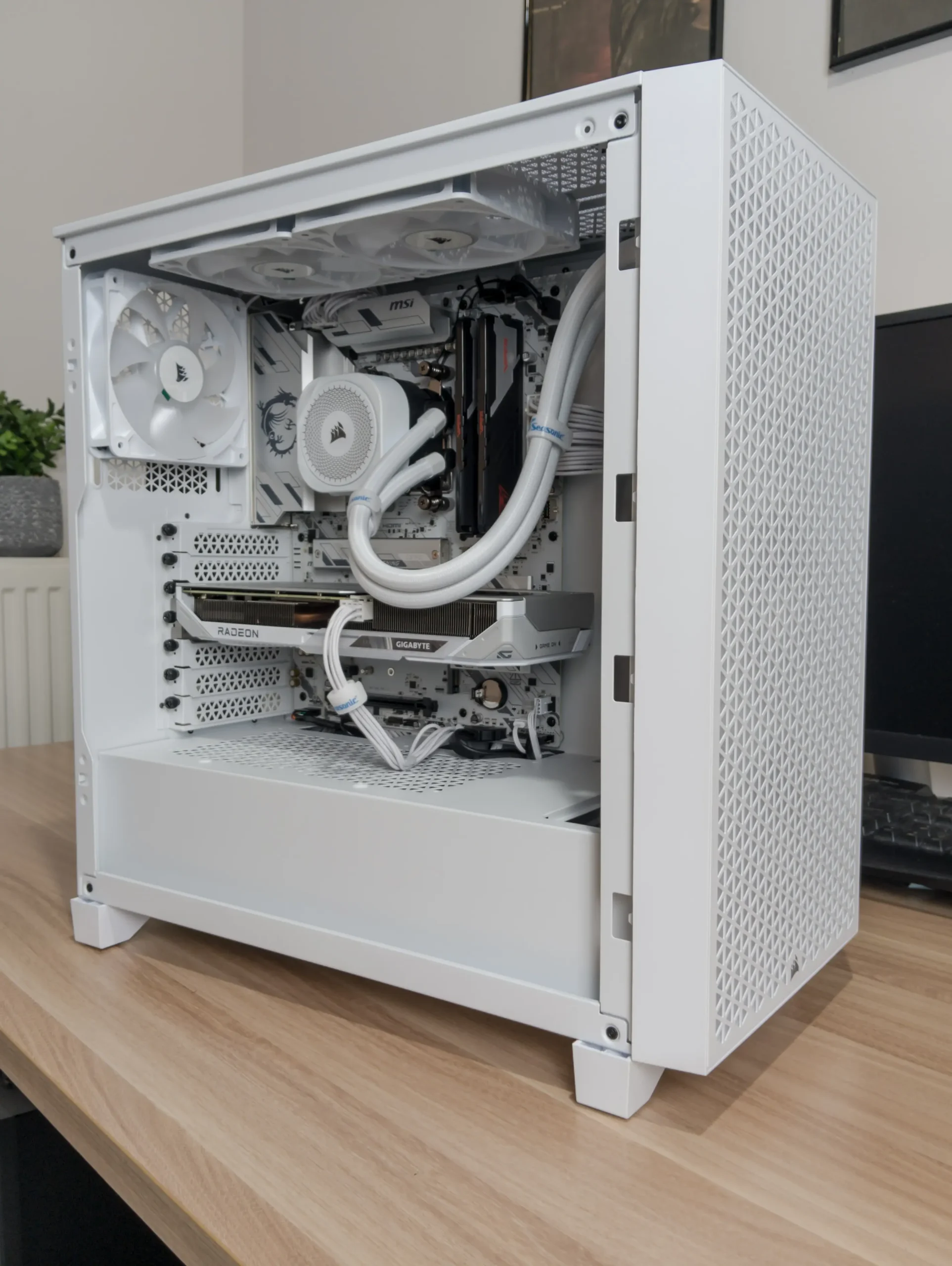 Custom Gaming PC σε λευκό χρώμα στο Corsair 3000D